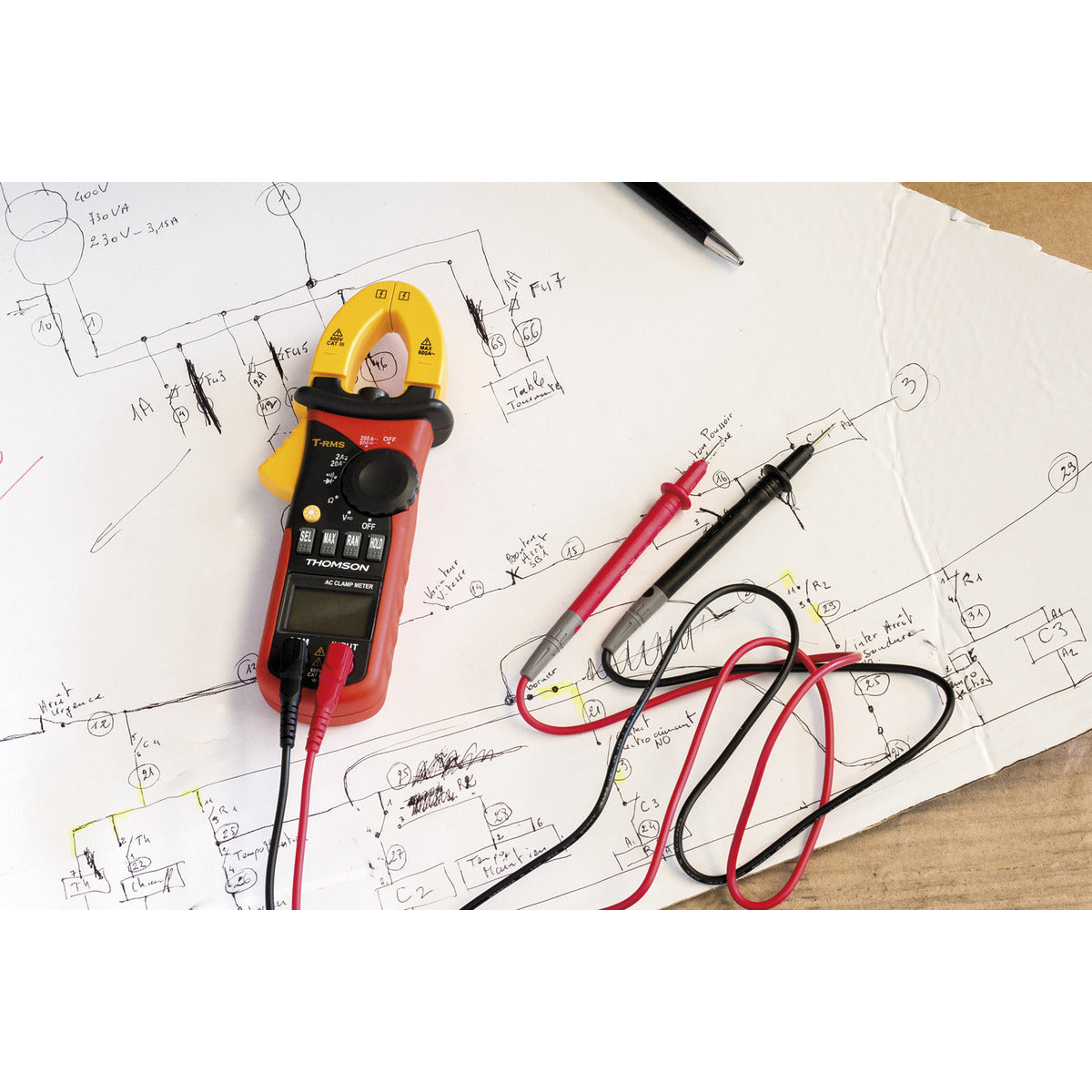 Pince ampèremétrique autocalibrée - 6 fonctions CAT III 600V - Thomson