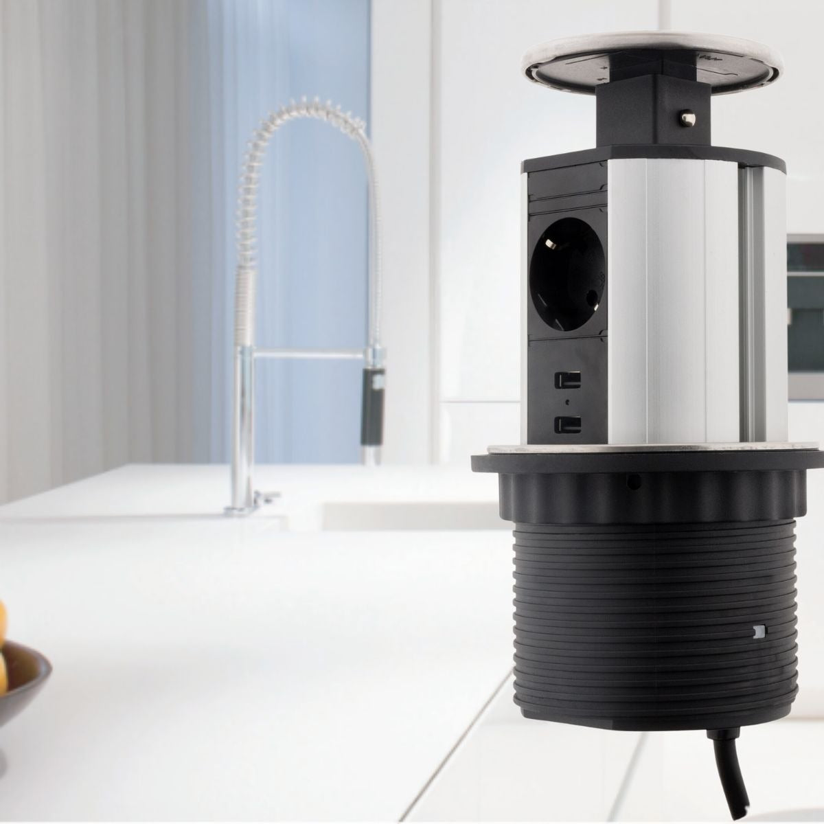 Multiprise encastrable Schuko 3 prises + 2 USB Ø100m - Blanc/Noir - Otio