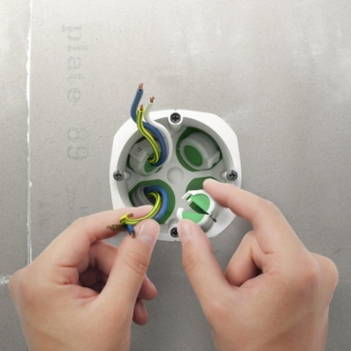 Boîte encastrement Ø67mm prof. 40mm 3 postes entraxe 71 mm - Multifix - Schneider