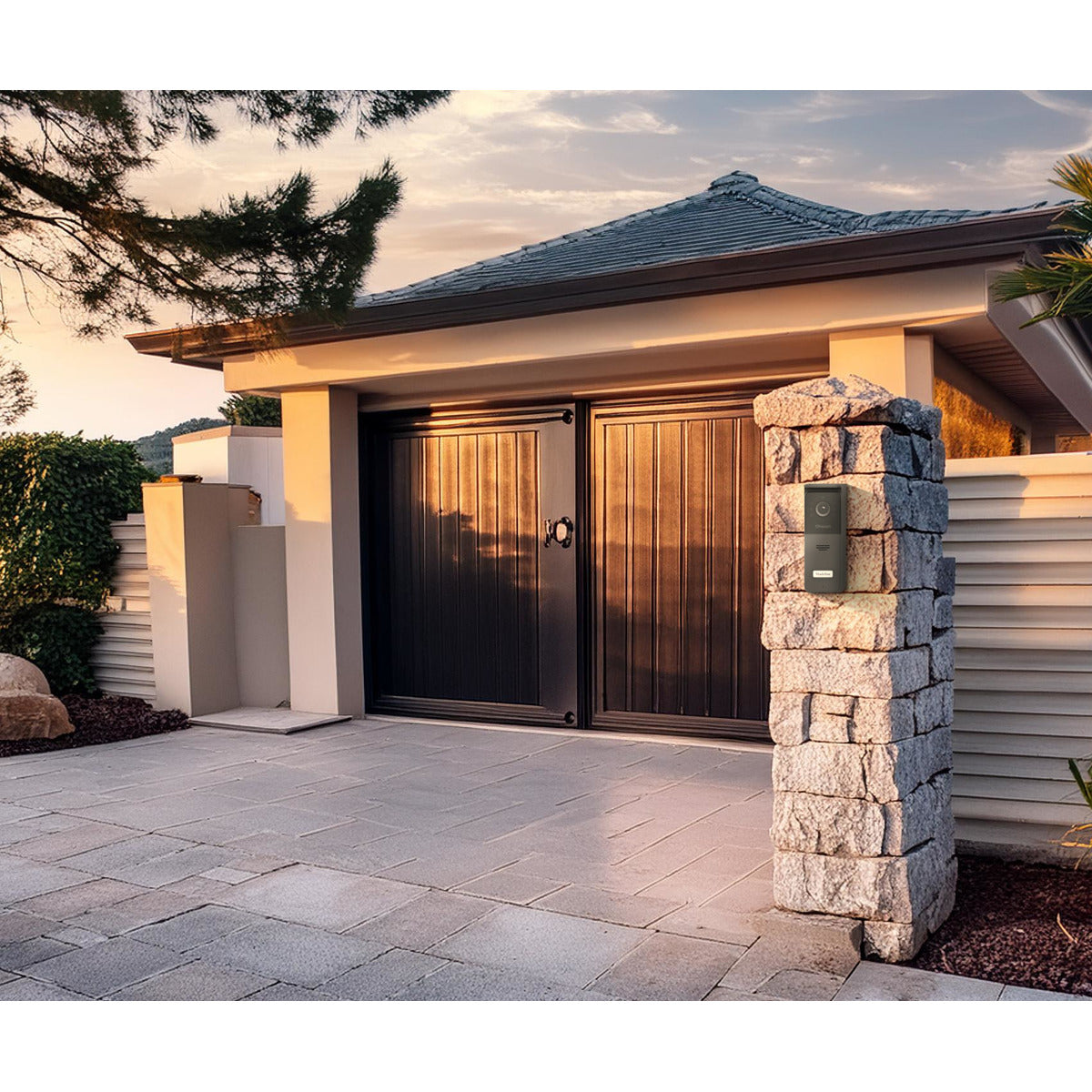 Visiophone filaire écran LCD 7'' - IP55 - Blanc et Noir - Chacon