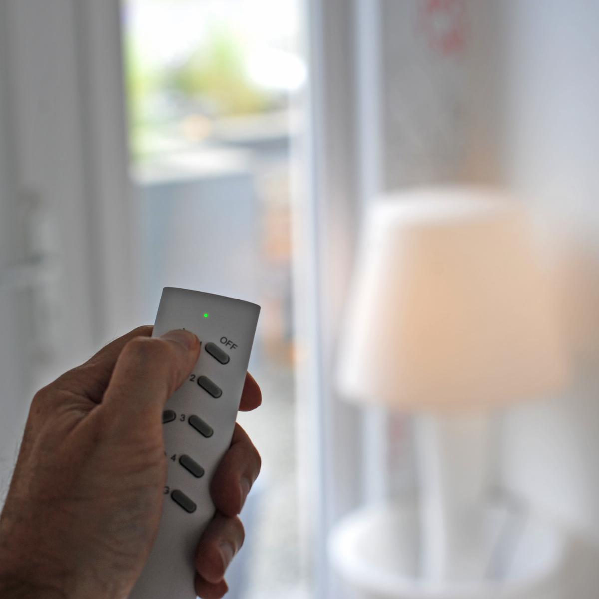 Set de 4 mini prises On/Off + télécommande - 2300W - Blanc - Chacon