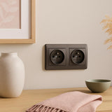 Double prise française 2P+T 16A 250 V - en saillie - Noir graphite - Solera